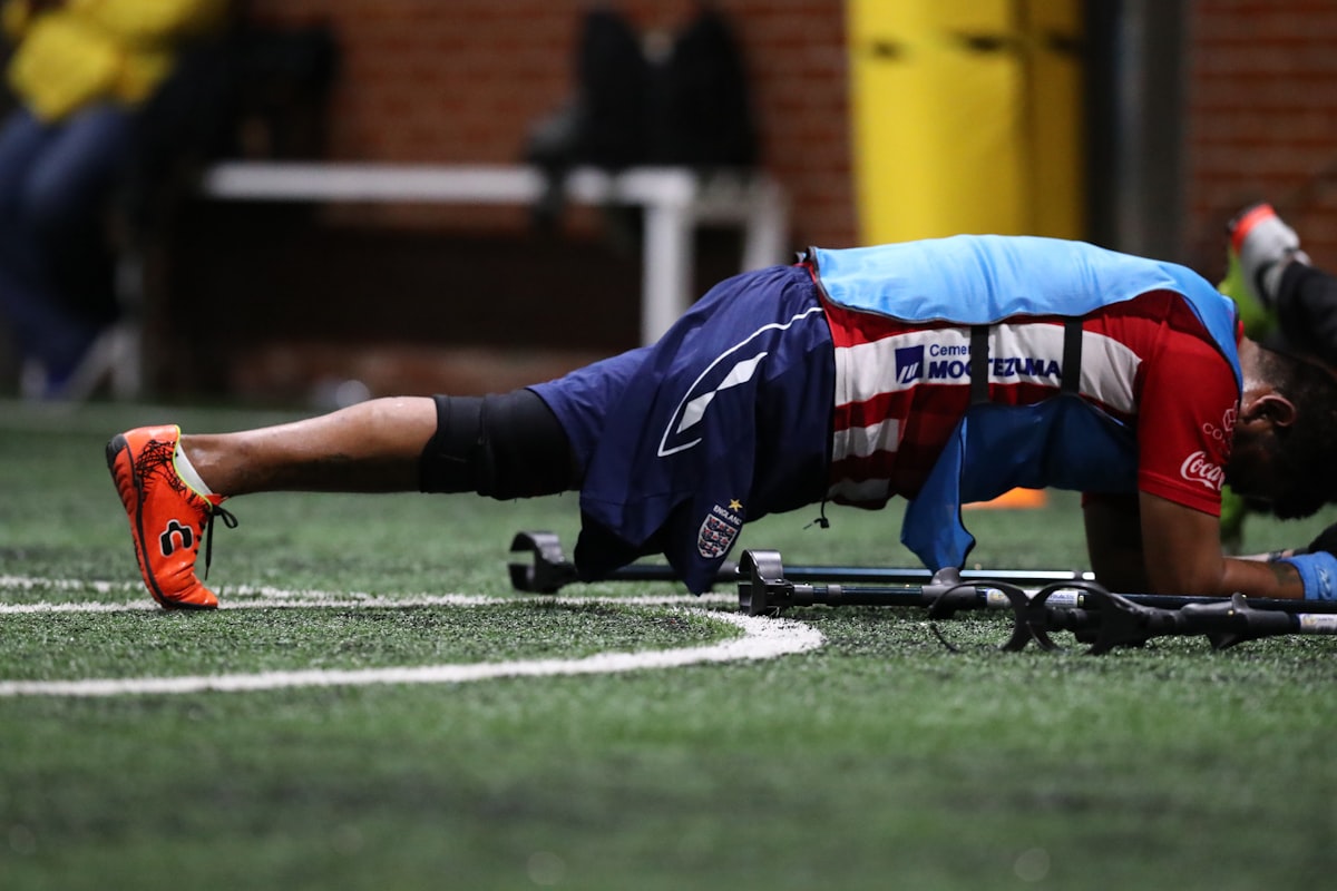 Uso de rodillo SMR en piernas después de entrenamiento
